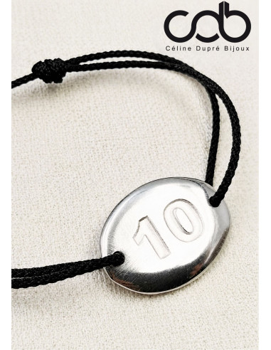 Bracelet avec médaille ovale