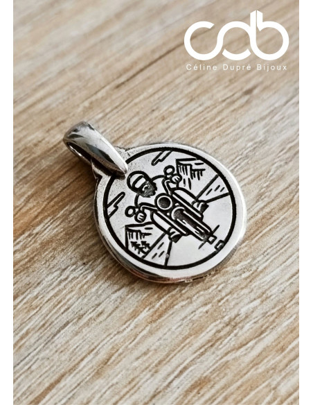 Pendentif motard