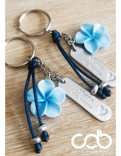Porte clés 10 ans de nous avec fleur bleue et cordon bleu marine.