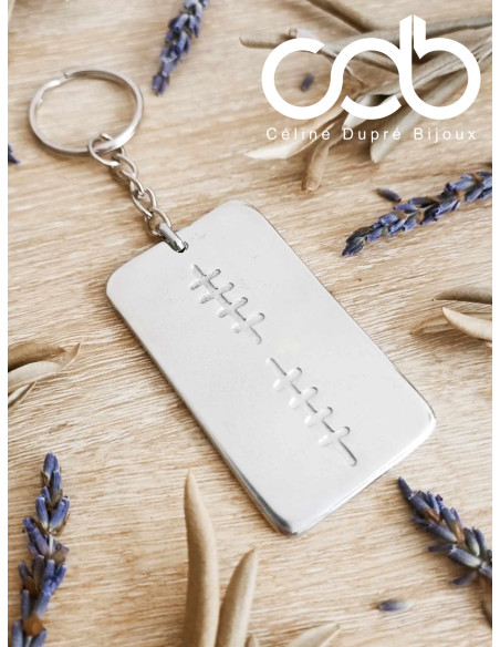 Porte clés en étain 10ans - 1 médaille rectangle 35x59mm