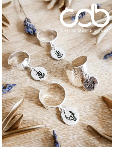 Bague avec pampille au choix : Croix de...