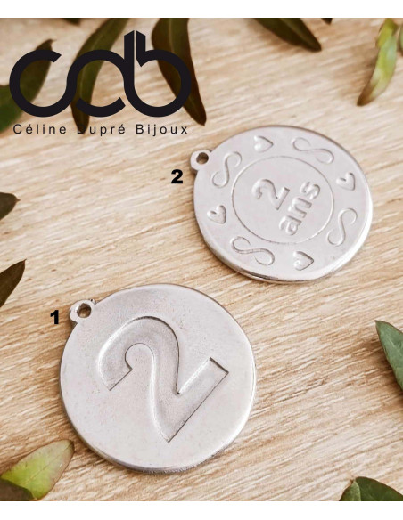 Porte clés Pour 2 ans (noces de cuir) en étain brut avec cordon - Modèle au choix