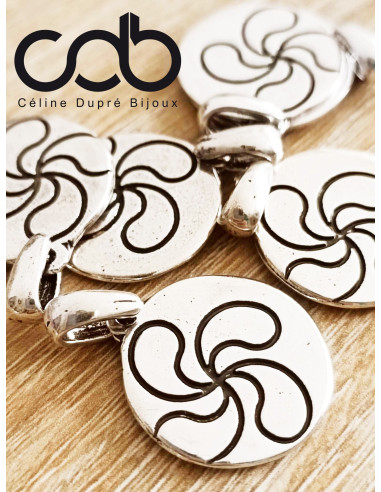 Pendentif Croix basque / lauburu (décalée) - ø20mm
