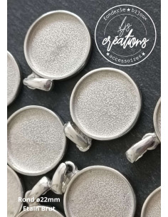 Pendentif en étain brut