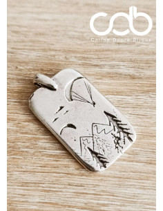 Pendentif parapente avec forêt