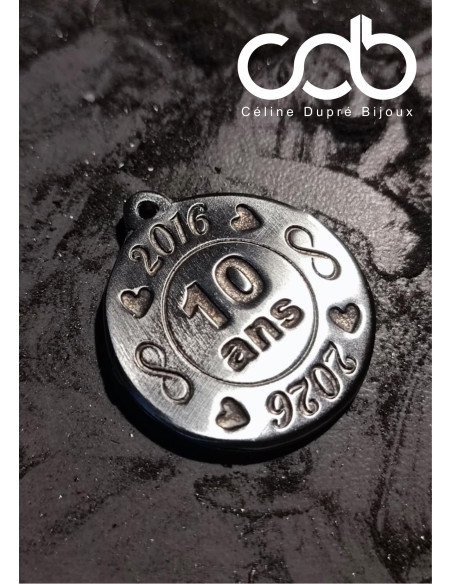 Médaille en étain brut.