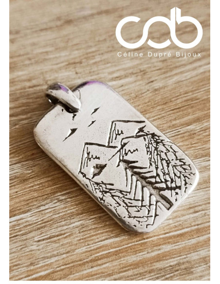Pendentif Montagne et Forêt en Étain Finition Argent - 20x40mm – Fabrication Artisanale Française