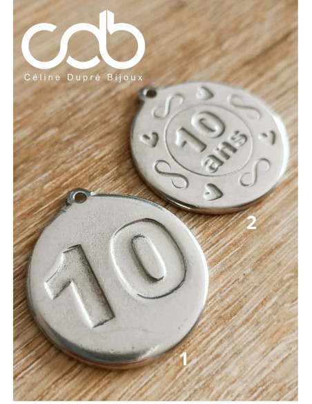 Porte clés Pour 10 (Noces d'étain) en étain brut avec cordon - Modèle au choix